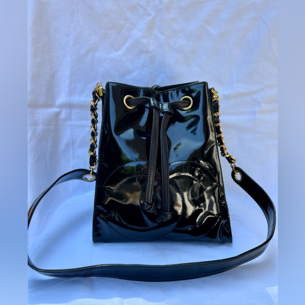 ✨Authentic Chanel Vintage Drawstring CC Bucket Patent Leather Bag✨